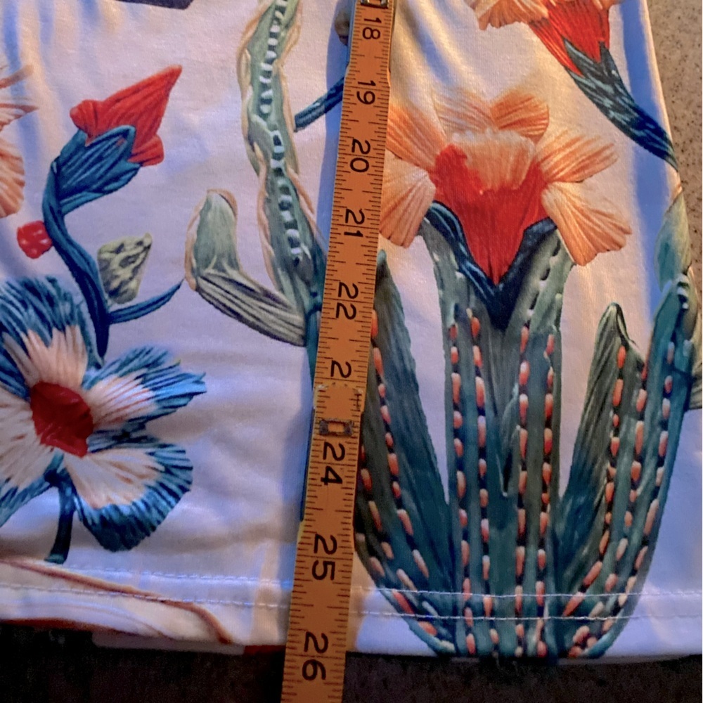 🆕 🚩 NWOT Cowgirl Short Sleeve Print Tee-Shirt. Size: Small - Picture 7 of 8